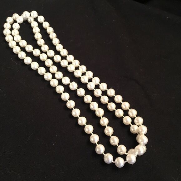 Faux White Pearl Necklace Single Strand - Picture 1 of 4